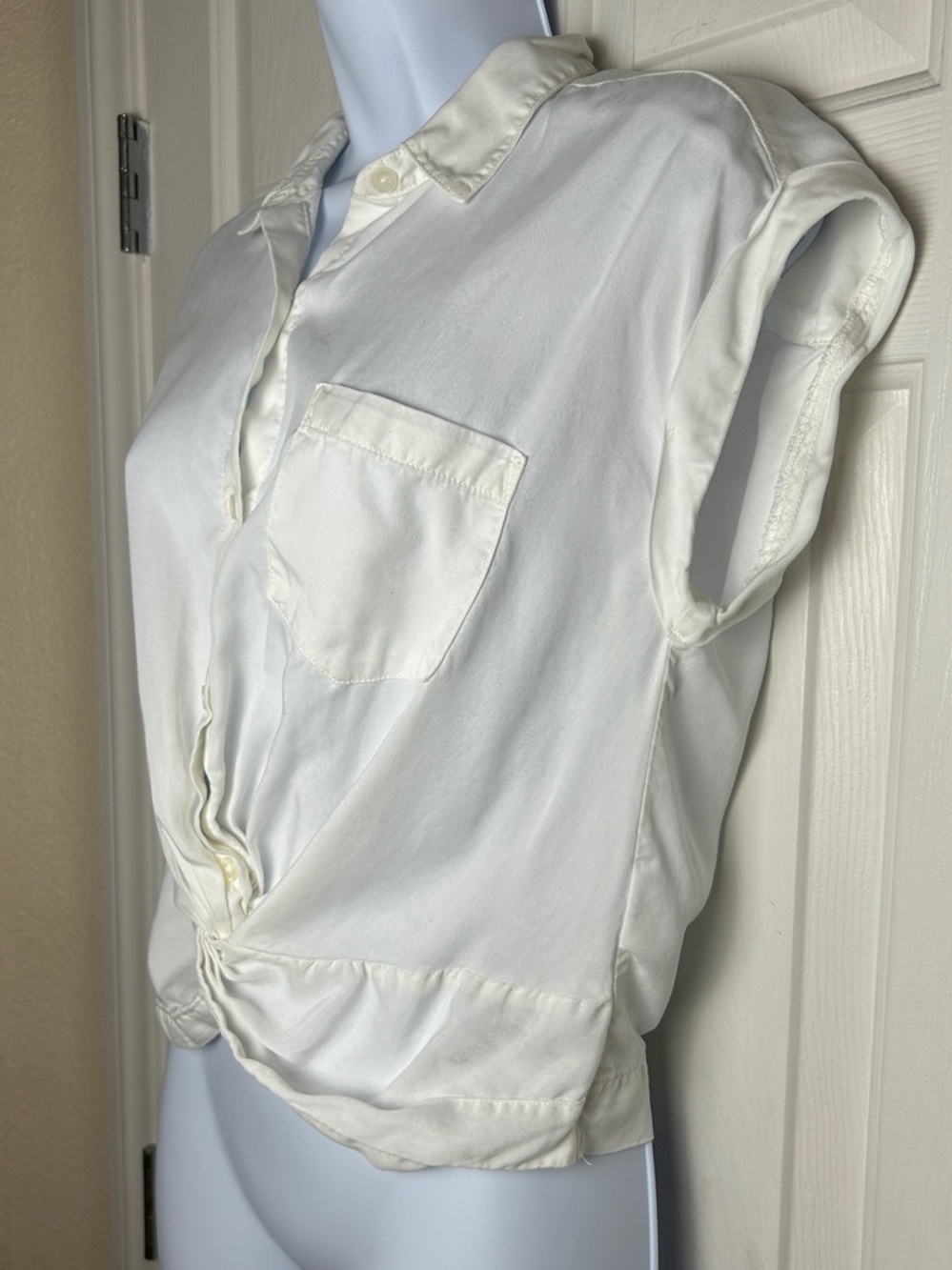 Abercrombie & Fitch White Button-Front Tie Hem Blouse Small - Picture 4 of 6